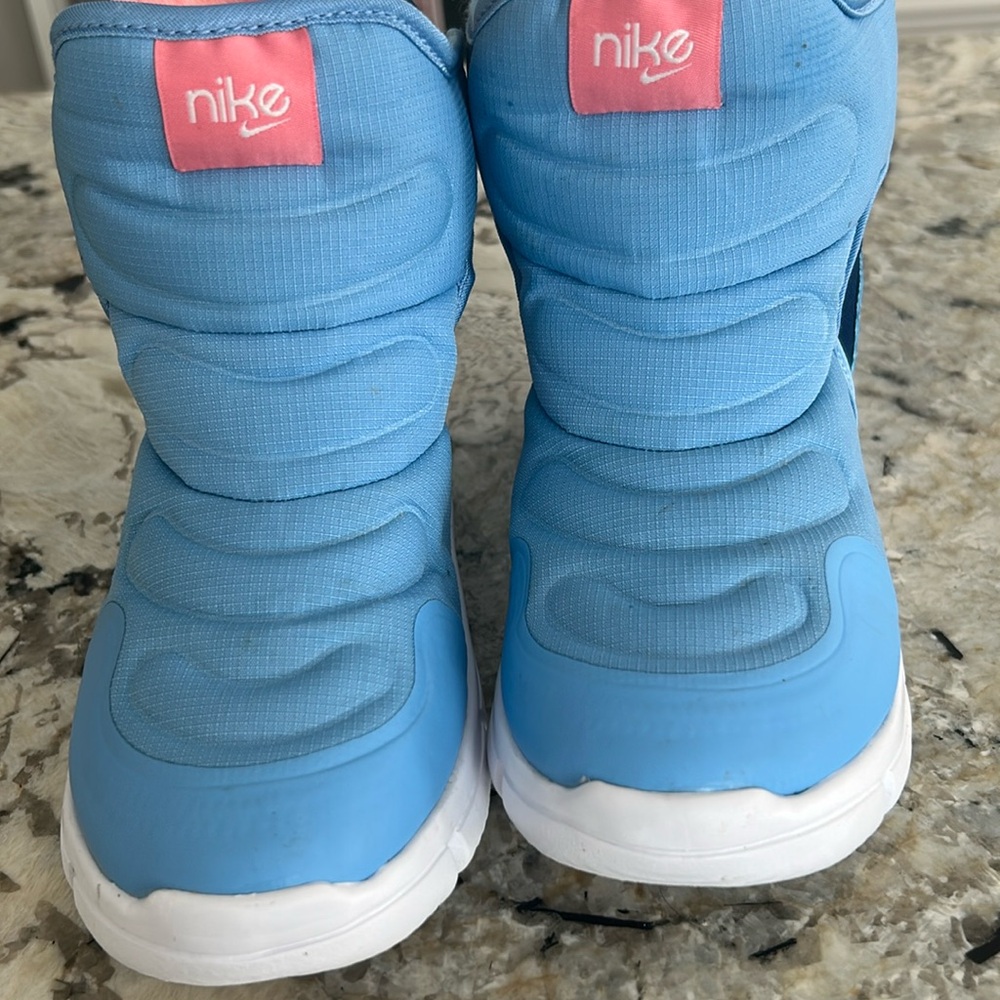 Nike snow boots